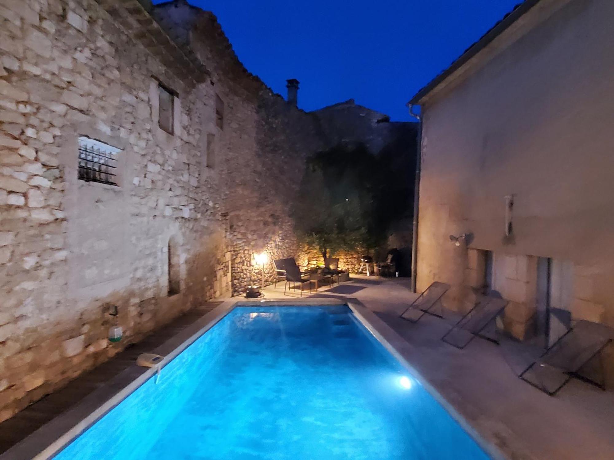 La Maison Bleue Cereste Bagian luar foto