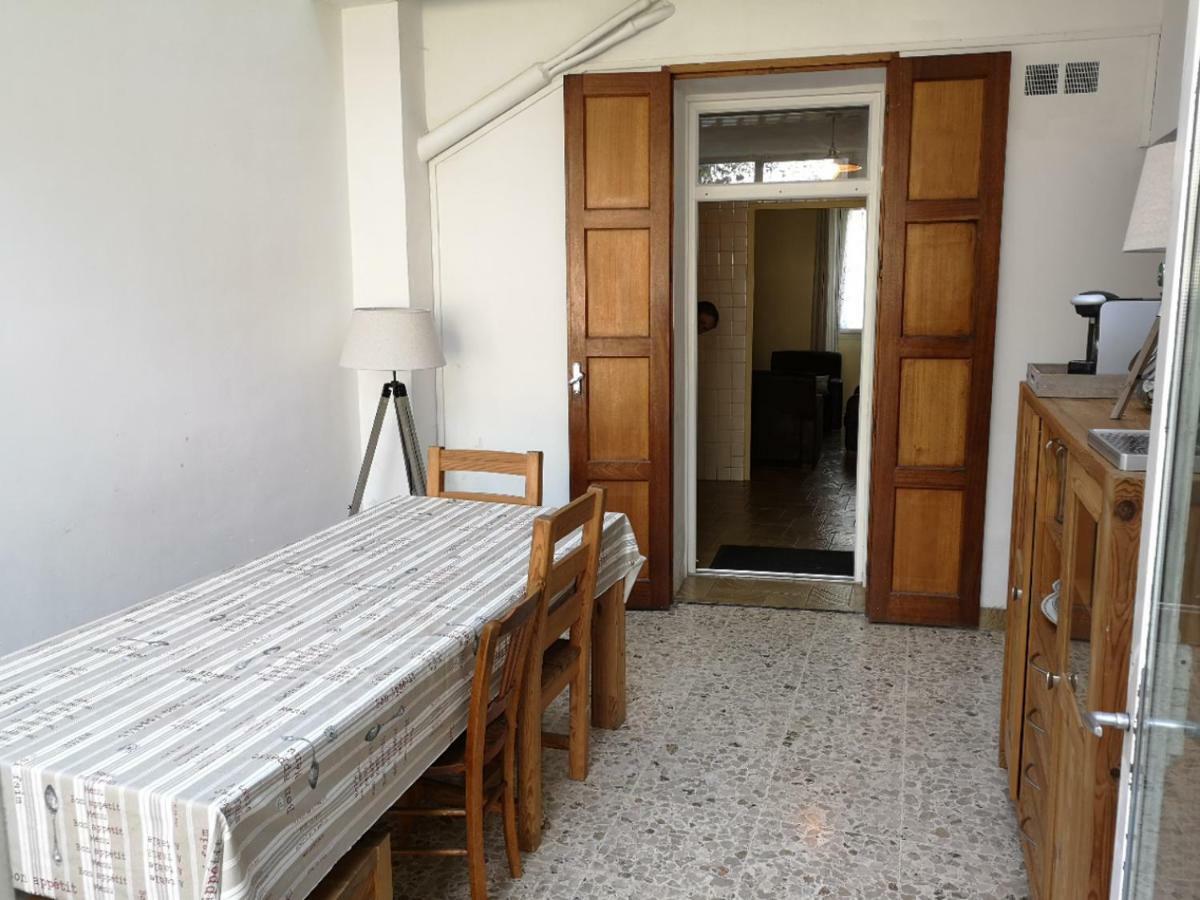 La Maison Bleue Cereste Bagian luar foto