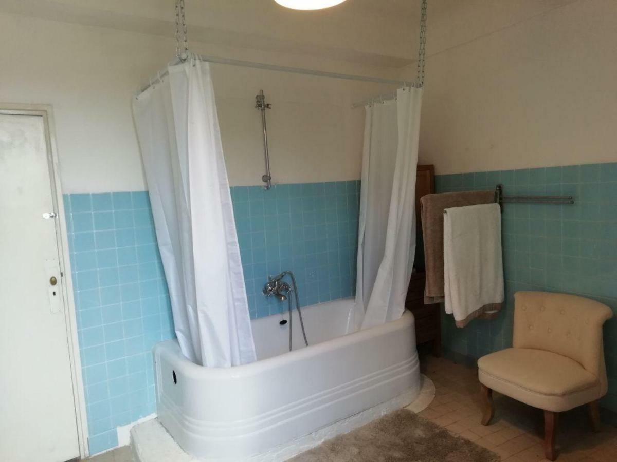 La Maison Bleue Cereste Bagian luar foto